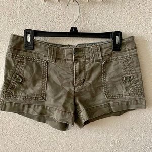 American Eagle women’s size 6 Camo shorts